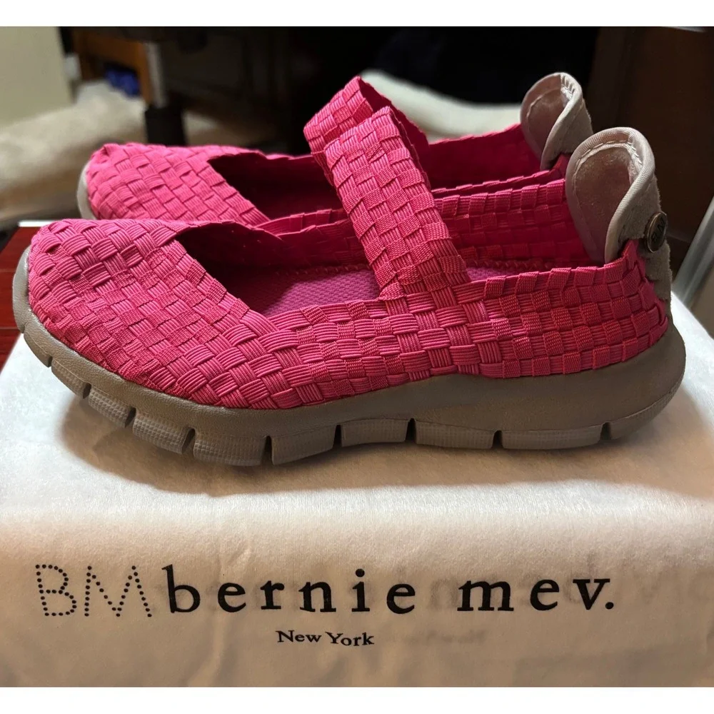Bernie Mev Catwalk Mary Jane girls Euro 33 US 2 Pink Woven Elastic Flats Shoes